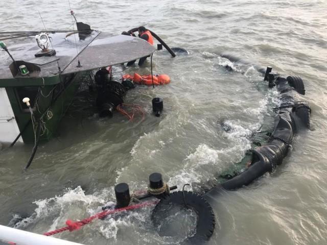 事故救助-苏州太湖水面上一货船进水船员遇险-中国海员之家