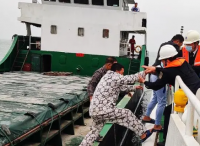 广东徐闻海域一货轮进水沉没 船上6人全部获救