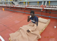 赞！西非小船翻沉, 中国货轮全力营救显大爱！