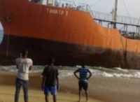 诡异！巴拿马货轮搁浅西非海岸人去船空