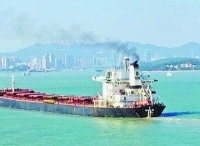七万吨级货轮进港出险情 厦门海事局迅速介入干预
