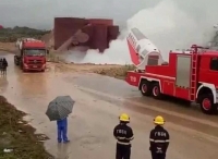 广西钦州上百吨浓硫酸泄漏 人员紧急撤离