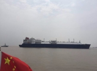 洋山港史上最大LNG船安全靠泊 洋山海事全力保障