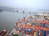 宁波舟山港有望成为世界首个货物吞吐量突破10亿吨港口