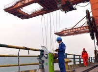 四川首套港口岸电系统在泸州港投运 可供12只船同时充电