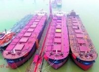 世界上吨位最大节能环保矿砂船广州造