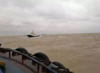 【突发】凌晨一散货船沉没13人落水 海事部门紧急协调救助遇险船员