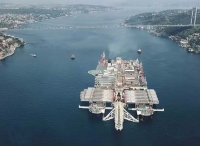 世界最大船舶通过博斯普鲁斯海峡！