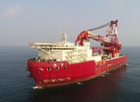 大国重器5000吨打捞起重船“德合”轮上岗