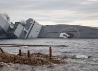 无线电录音及雷达图像还原挪威护卫舰撞船事故