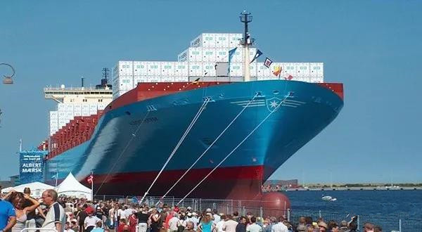 为实现成为全球海运中心的宏图大业，该国决定将取消商船注册费来吸引船舶注册