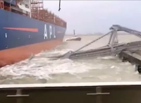 APL集装箱船撞上码头撞塌岸吊，欧洲第二大港被迫停摆，或导致大面积船期延误！