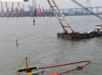 突发！3万吨集装箱船与散货船在广州航道发生碰撞！13名落水船员已救起！