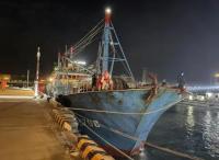 台当局扣押大陆渔船及14名船员，国台办：尽速放人放船