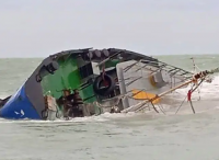 涉嫌作假 突尼斯扣押了在其海岸附近沉没的燃油船的船员