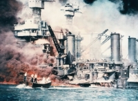 “珍珠港”事件惨烈旧照 900海员随战舰沉没