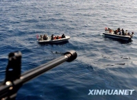 中国海军护航编队成功驱离两批疑似海盗目标