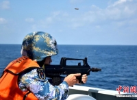 中国海军组织反海盗武器装备实弹射击演练