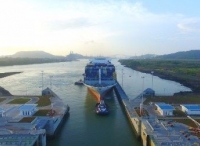 “OOCL France”号创新巴拿马运河通行最大船纪录