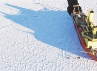 南极科考船 发现龙鳞状冰面 微观结构似蝴蝶翅膀