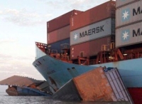 马士基一艘集装箱船与拖船相撞9人失踪