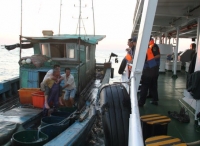 东海解禁开渔一船员食指被钢丝绞断 温州海事局成功救助