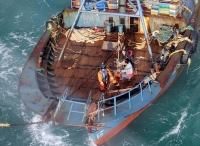 临海杜桥渔民驾船营救8名落海船员成美谈