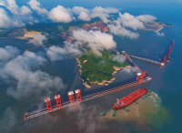 宁波舟山港鼠浪湖矿石中转码头正式投用 每年能装卸5200万吨
