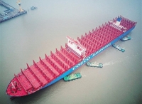 我国自主设计最大集装箱船建成出口
