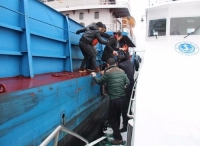 九江港区海事处迅速反应 救助摔伤船员