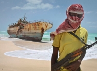 国际海事局:上半年海盗扣押船员人质102人!
