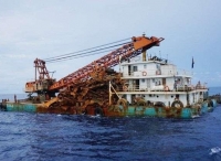 英媒：中国驳船非法打捞英军战舰残骸 获取稀有金属