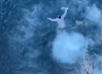 美男子为拍视频邮轮37米高处跳下  被终身禁上船