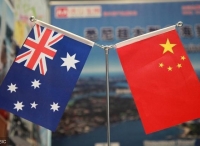 中国实施煤炭限制后，澳大利亚煤炭船在港口停留数月不敢卸货！