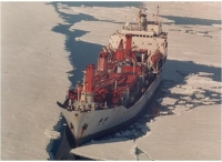 “极地”号船首航南极遭遇生死考验