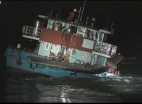 紧急！货船触礁遇险三人被困 海事部门成功救援