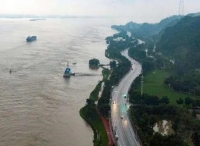 南京海事局：禁止各船舶贴岸航行和在近岸水域抛锚