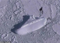 国外网友用谷歌地球在南极发现离奇“冰船”