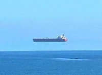 专家释疑：一艘油轮悬浮在海上究竟是怎么回事？