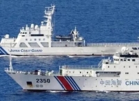 钓鱼岛局势升级！12艘日本军舰突然冲出，直直撞向中国海警船
