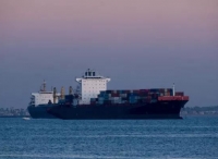 货船滞留 海员短缺：航运危机让全球供应链面临更大挑战
